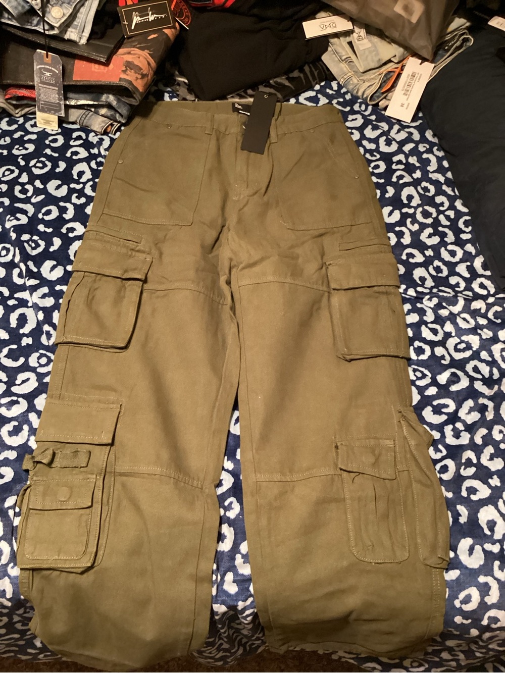 Men's Olive Cargo Pants with Multi-Pocket Utility Design